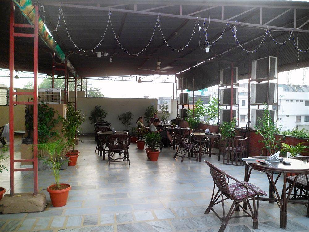 โรงแรมเชลตัน นิวเดลี ภายนอก รูปภาพ